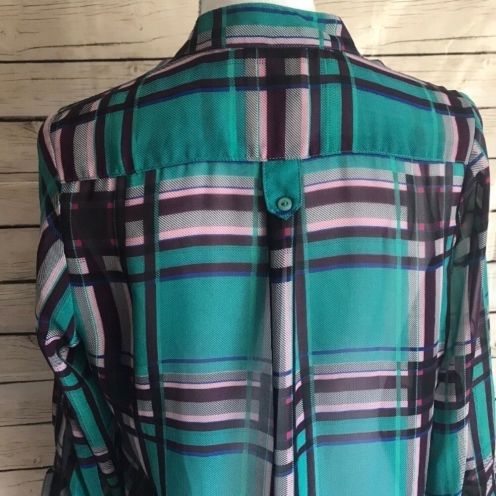 Francesca’s Collection Bird Cage Plaid Button Up Tunic - Picture 4 of 7